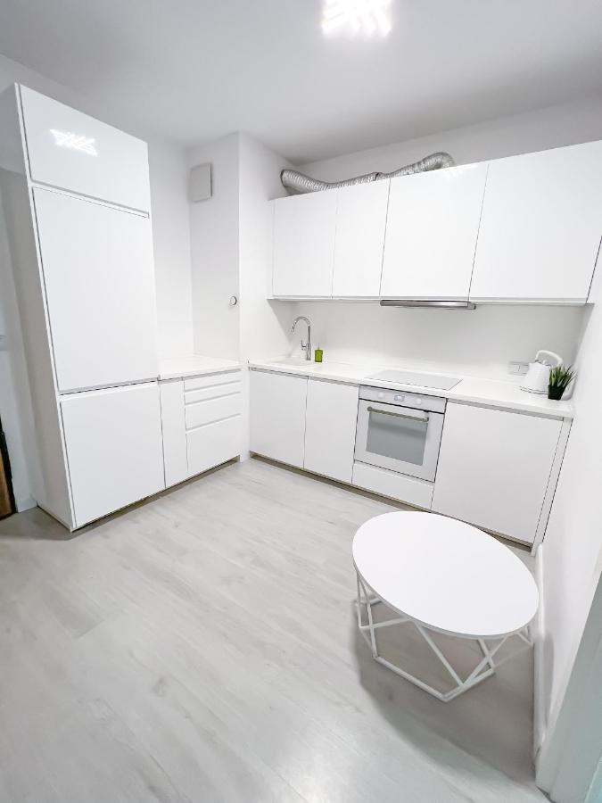 Bliska Wola, Apartament 3 Pokoje Z 40m2 Ogrodkiem Apartament *