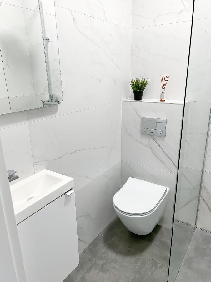 Apartament Bliska Wola, Apartament 3 Pokoje Z 40m2 Ogrodkiem