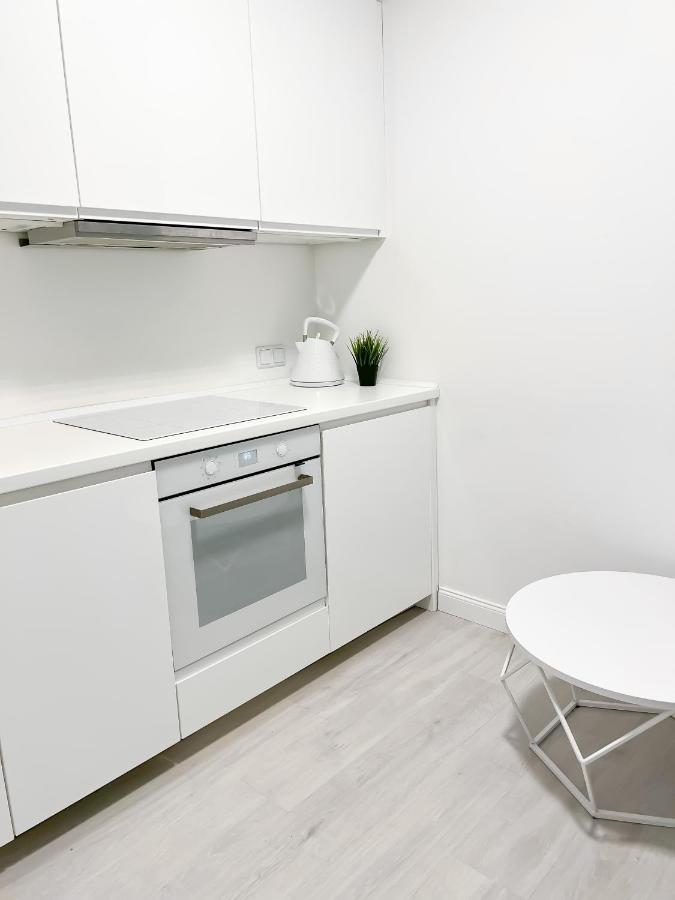 Apartament Bliska Wola, Apartament 3 Pokoje Z 40m2 Ogrodkiem Warszawa