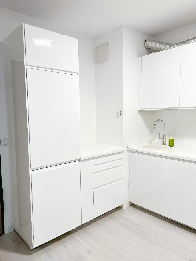 Apartament Bliska Wola, Apartament 3 Pokoje Z 40m2 Ogrodkiem Warszawa