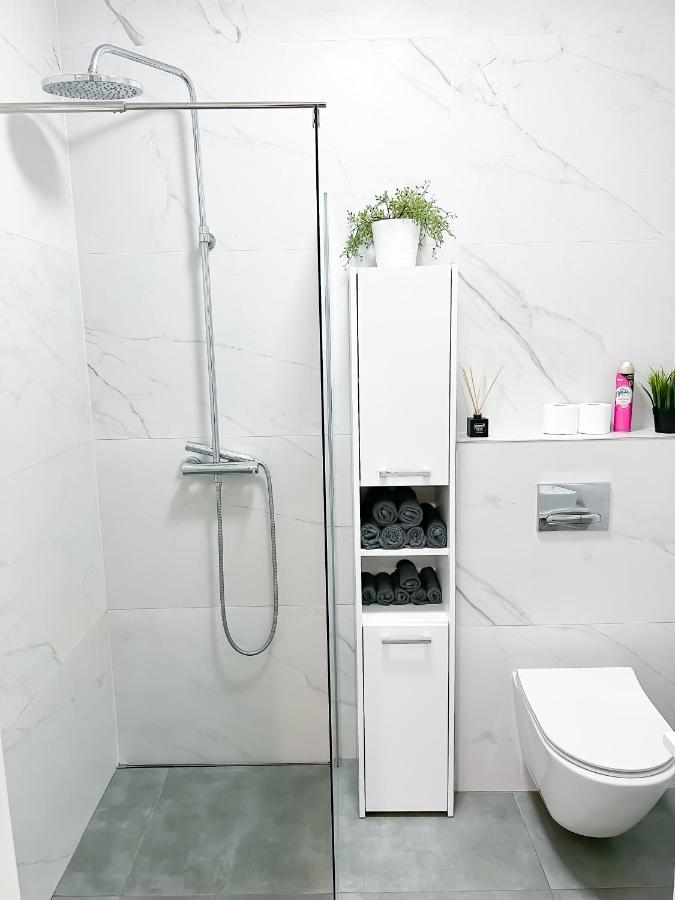 Bliska Wola, Apartament 3 Pokoje Z 40m2 Ogrodkiem Apartament Warszawa